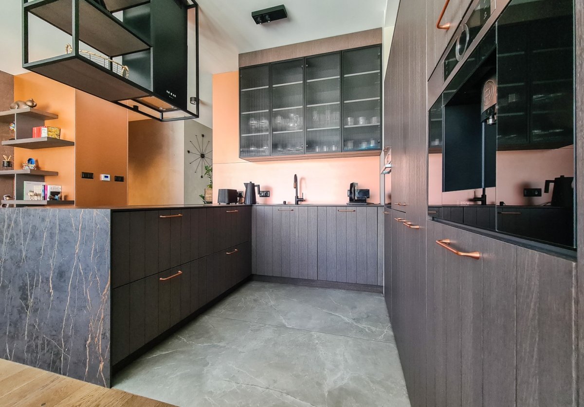 Modern built-in kitchen – apartment for rent Poznań