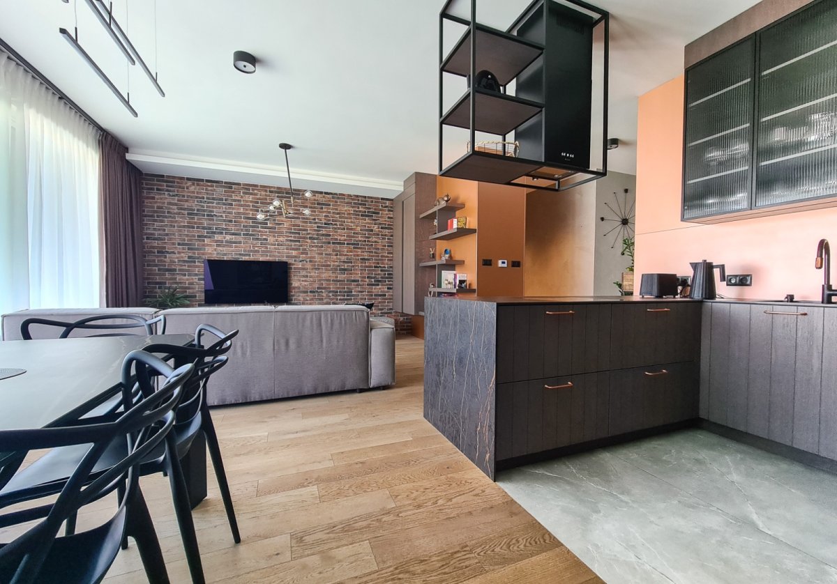 Nowoczesna kuchnia w zabudowie – apartament do wynajęcia Poznań